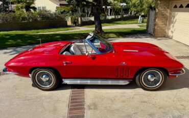 Chevrolet-Corvette-1965-Convertible-1