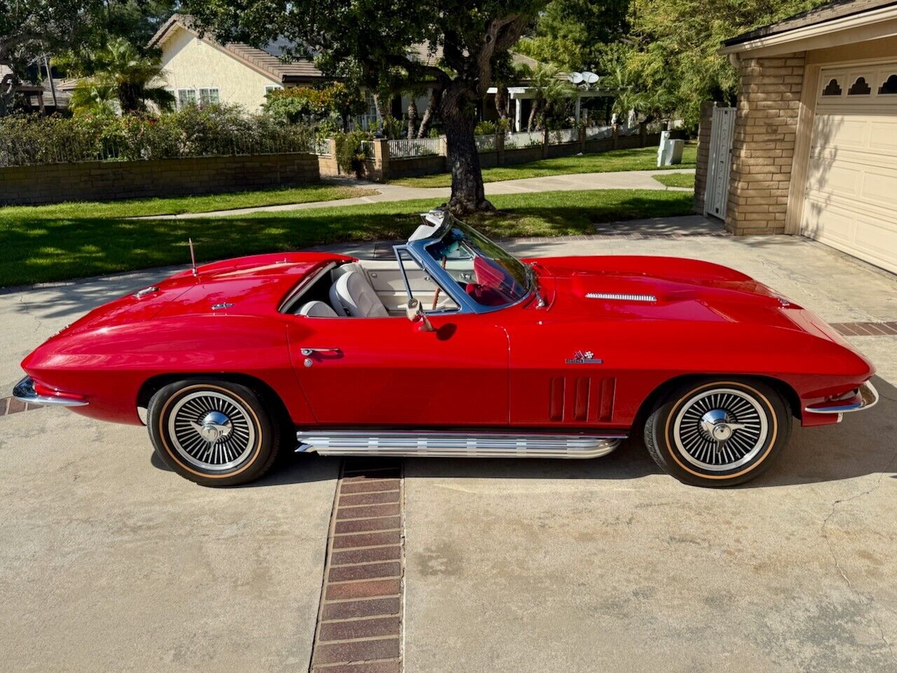 Chevrolet-Corvette-1965-Convertible-1
