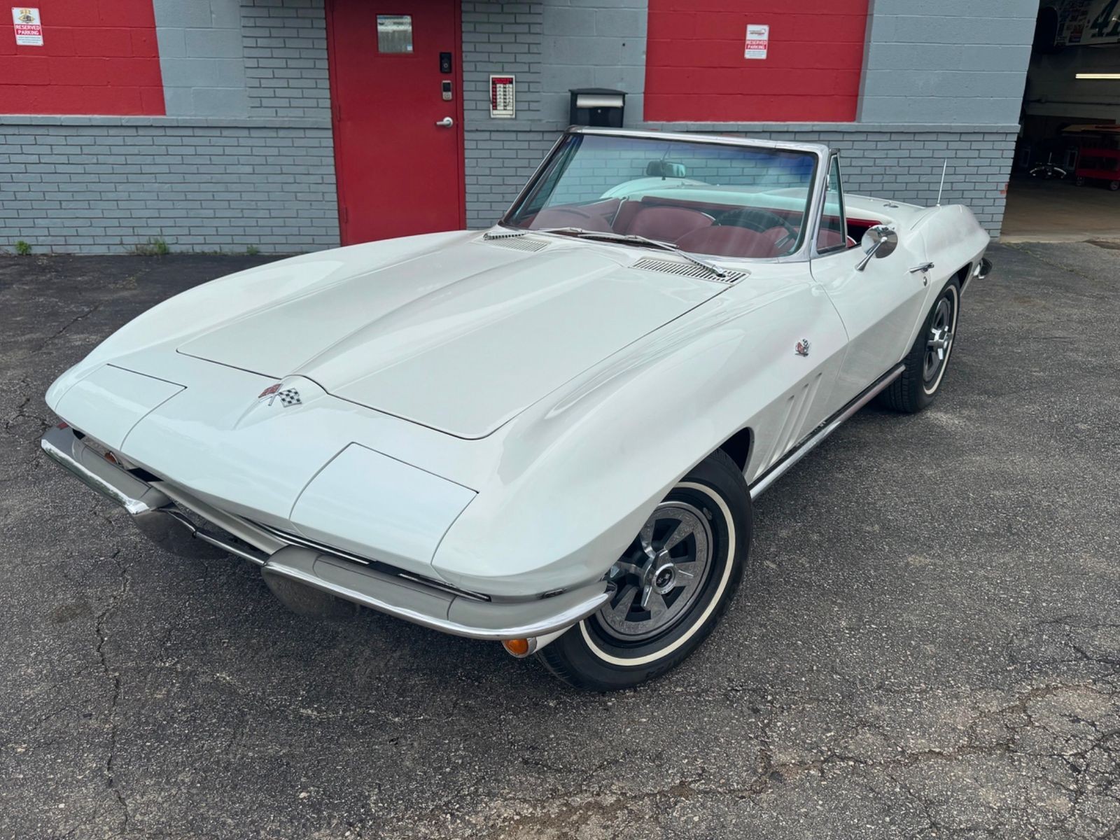 Chevrolet-Corvette-1965-Convertible-1