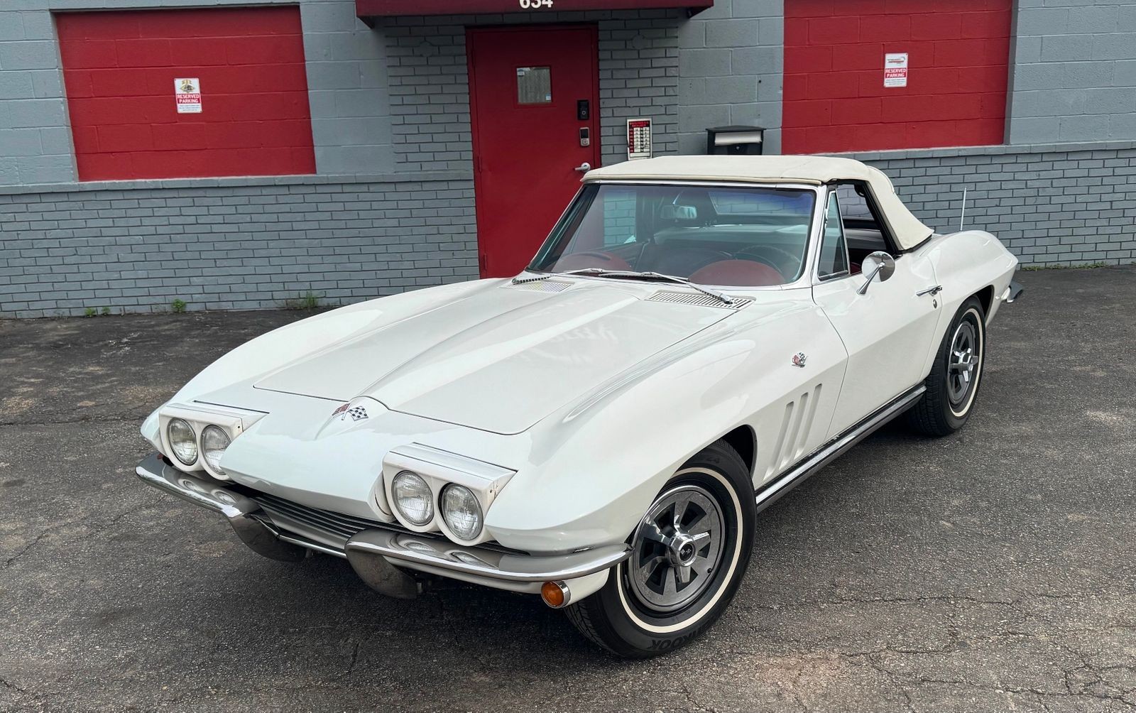 Chevrolet-Corvette-1965-Convertible-10