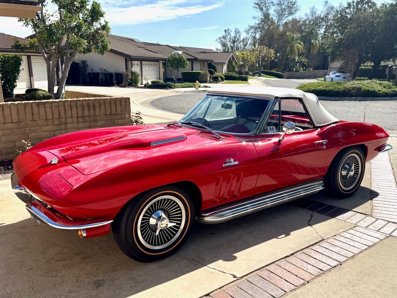 Chevrolet-Corvette-1965-Convertible-2