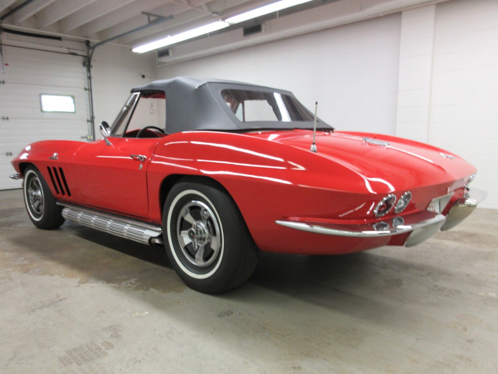 Chevrolet-Corvette-1966-Convertible-1