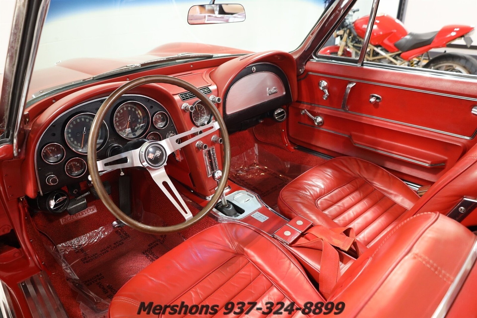 Chevrolet-Corvette-1966-Convertible-12