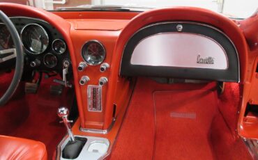 Chevrolet-Corvette-1966-Convertible-12