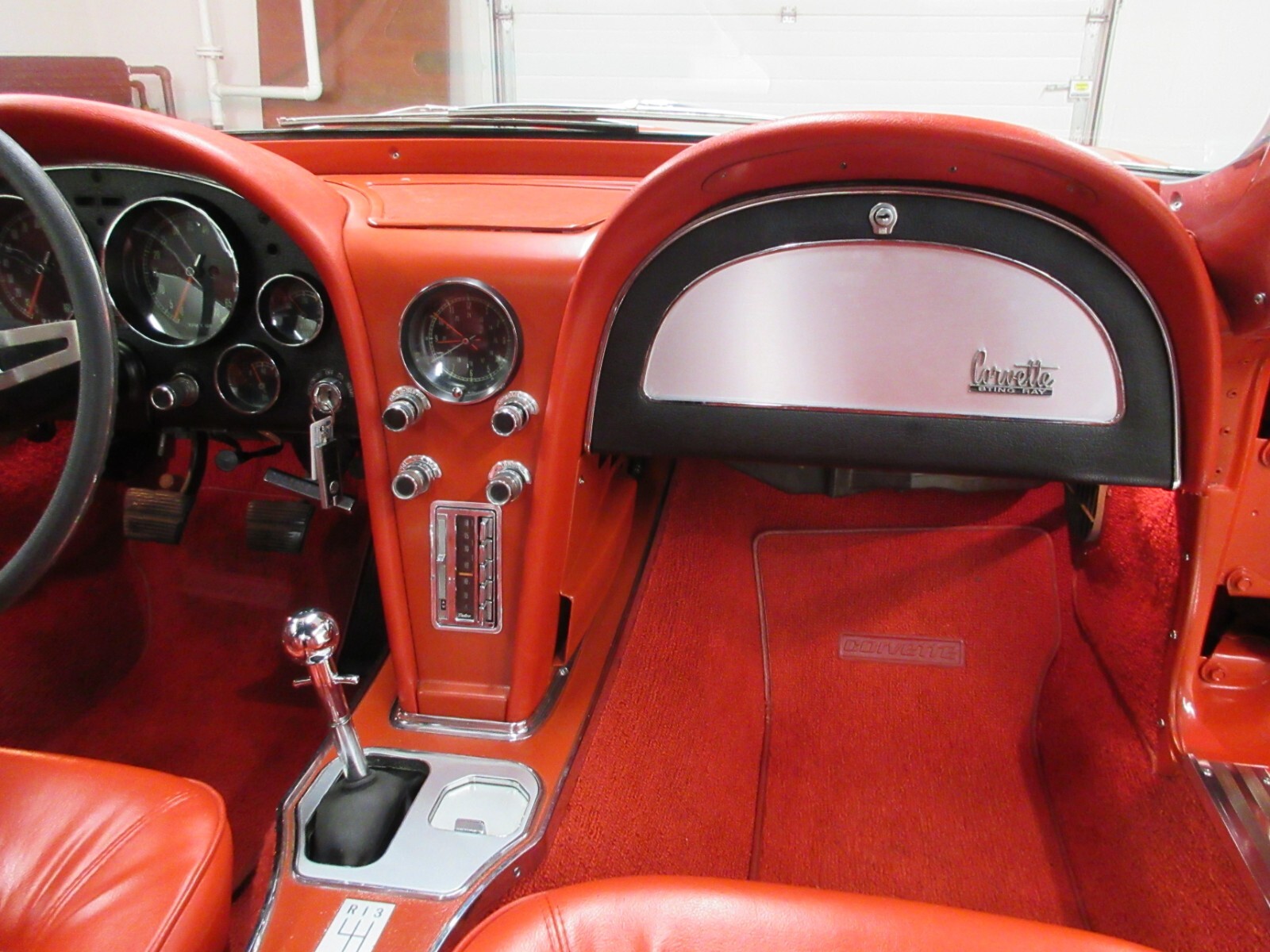 Chevrolet-Corvette-1966-Convertible-12