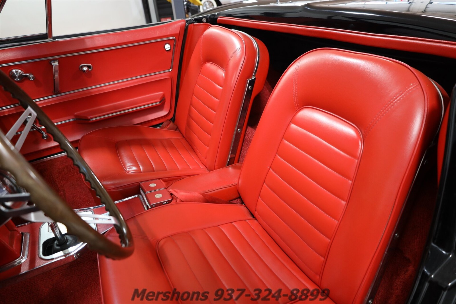 Chevrolet-Corvette-1966-Convertible-14