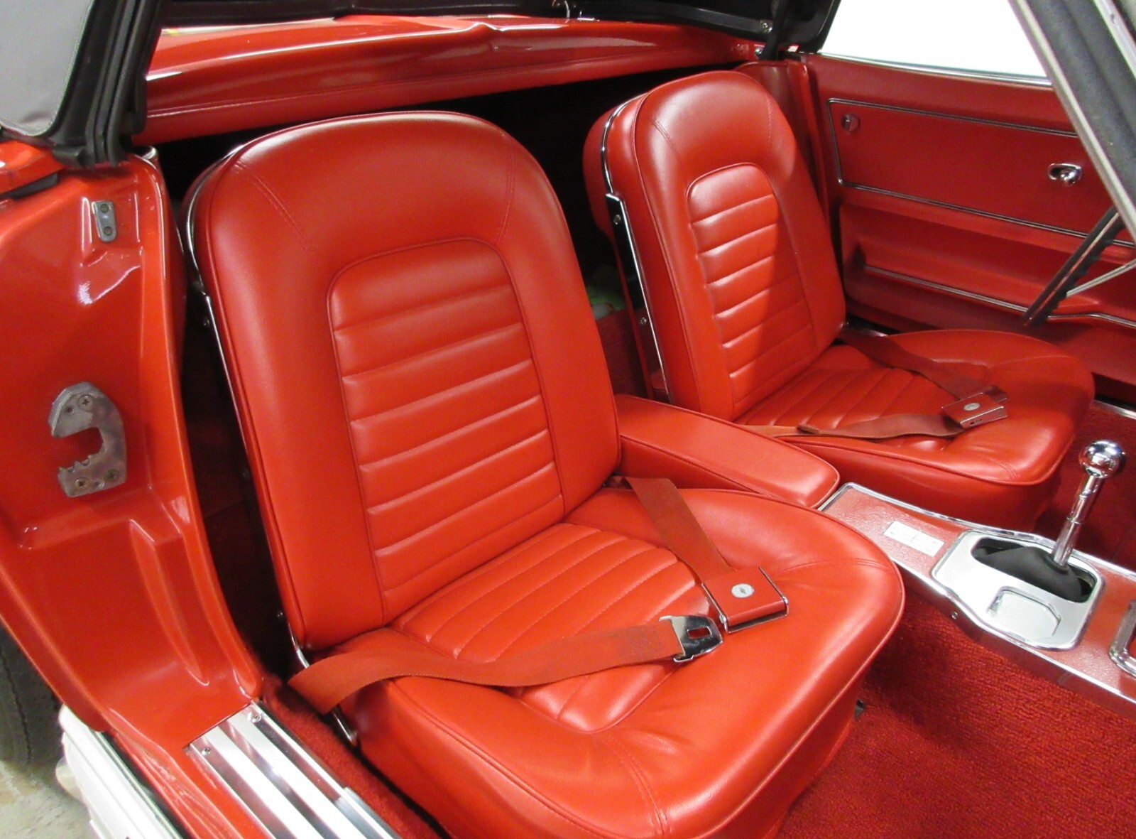 Chevrolet-Corvette-1966-Convertible-14