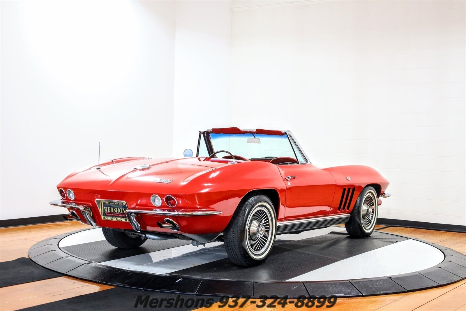Chevrolet-Corvette-1966-Convertible-4