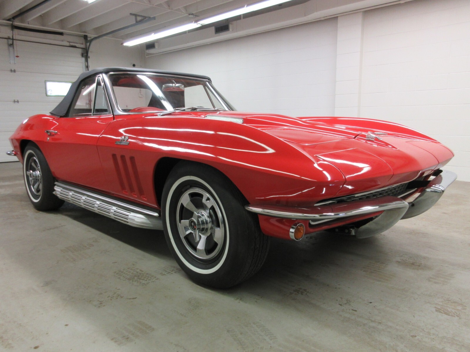 Chevrolet-Corvette-1966-Convertible-4