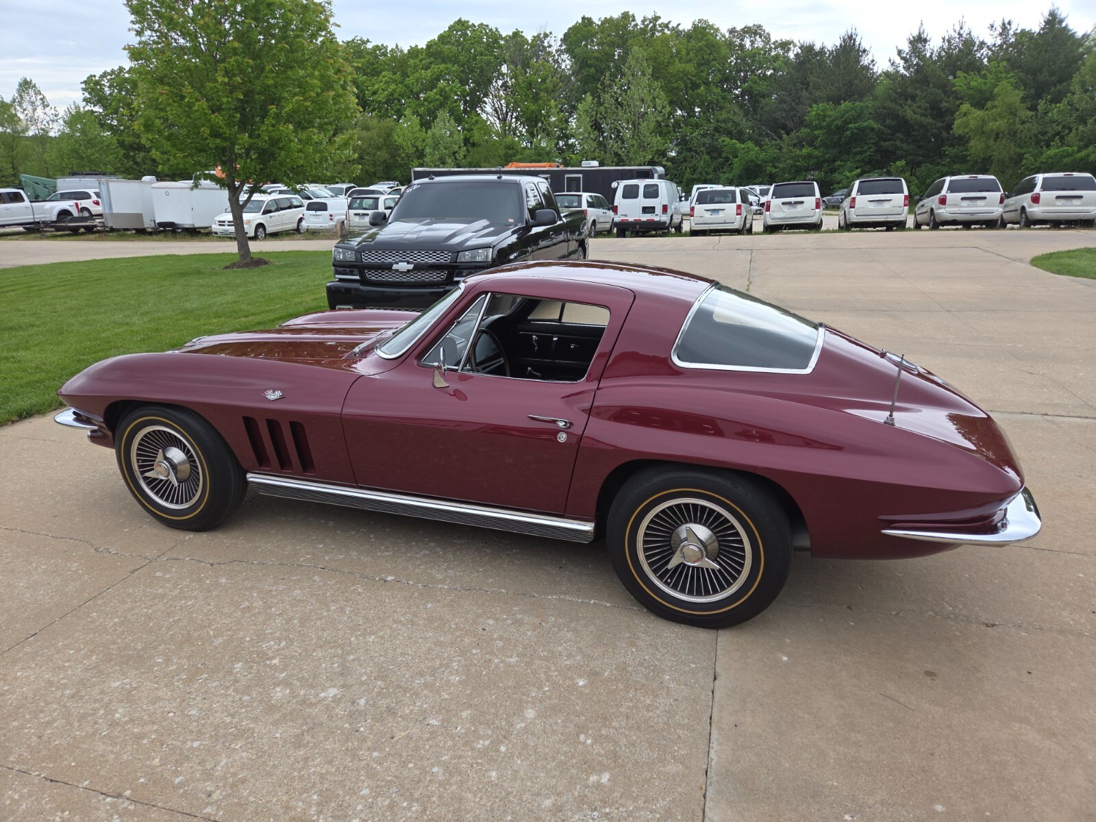 Chevrolet-Corvette-1966-Coupe-15