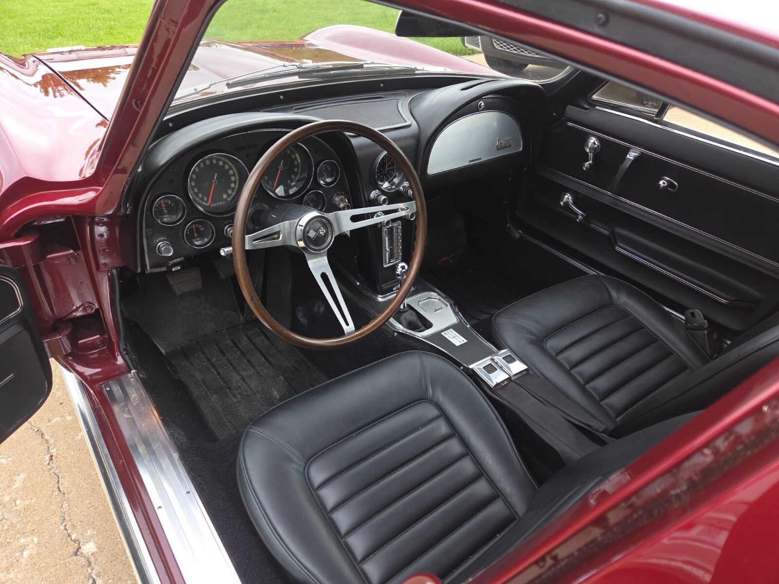Chevrolet-Corvette-1966-Coupe-21