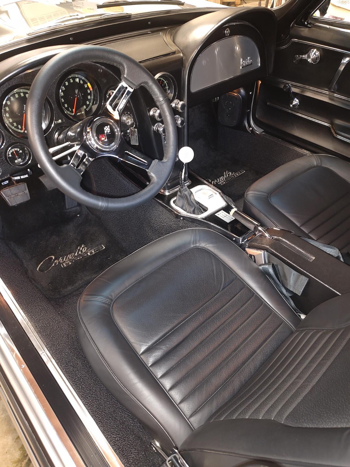 Chevrolet-Corvette-1967-Coupe-12
