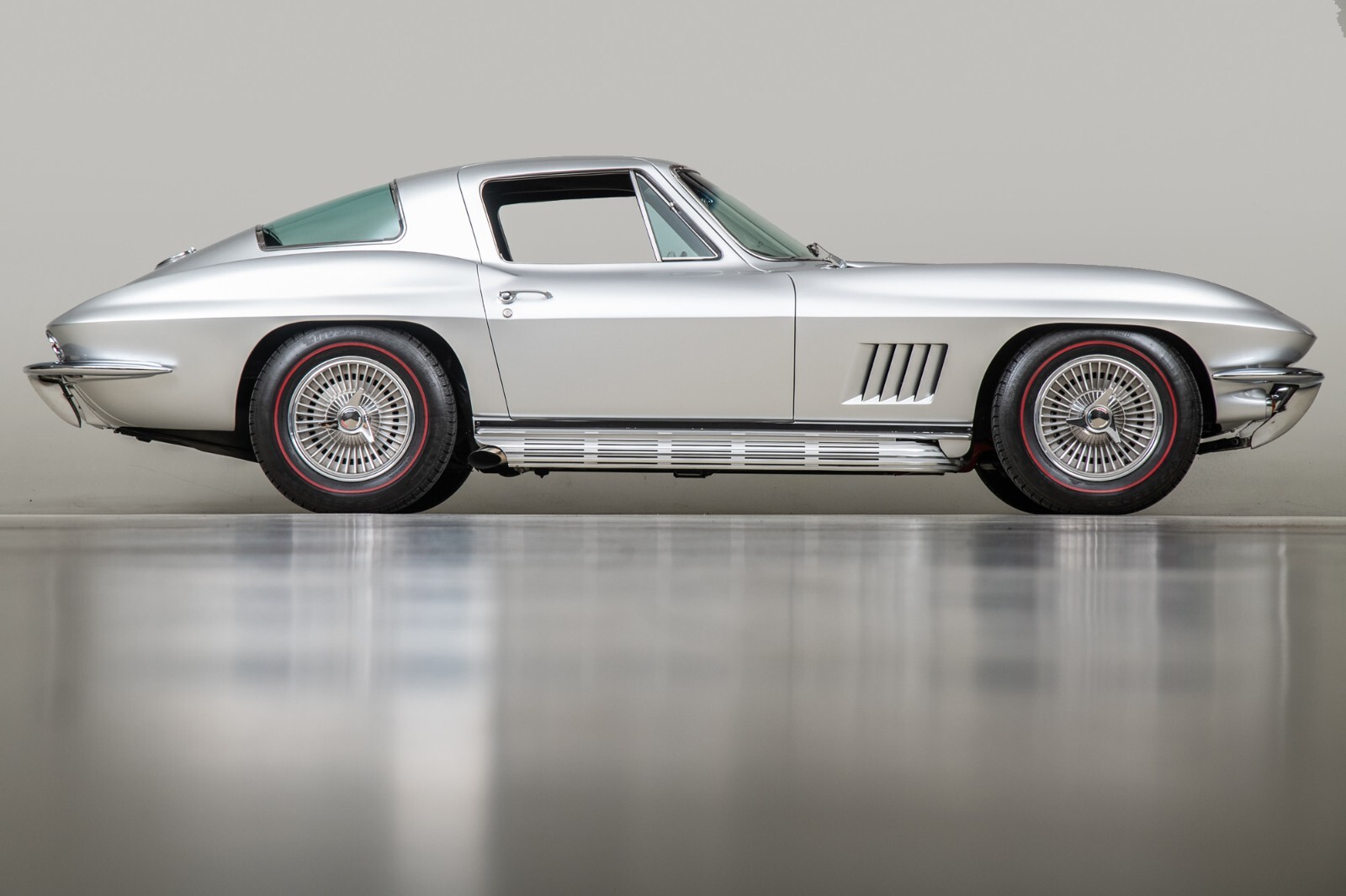 Chevrolet-Corvette-1967-Coupe-2