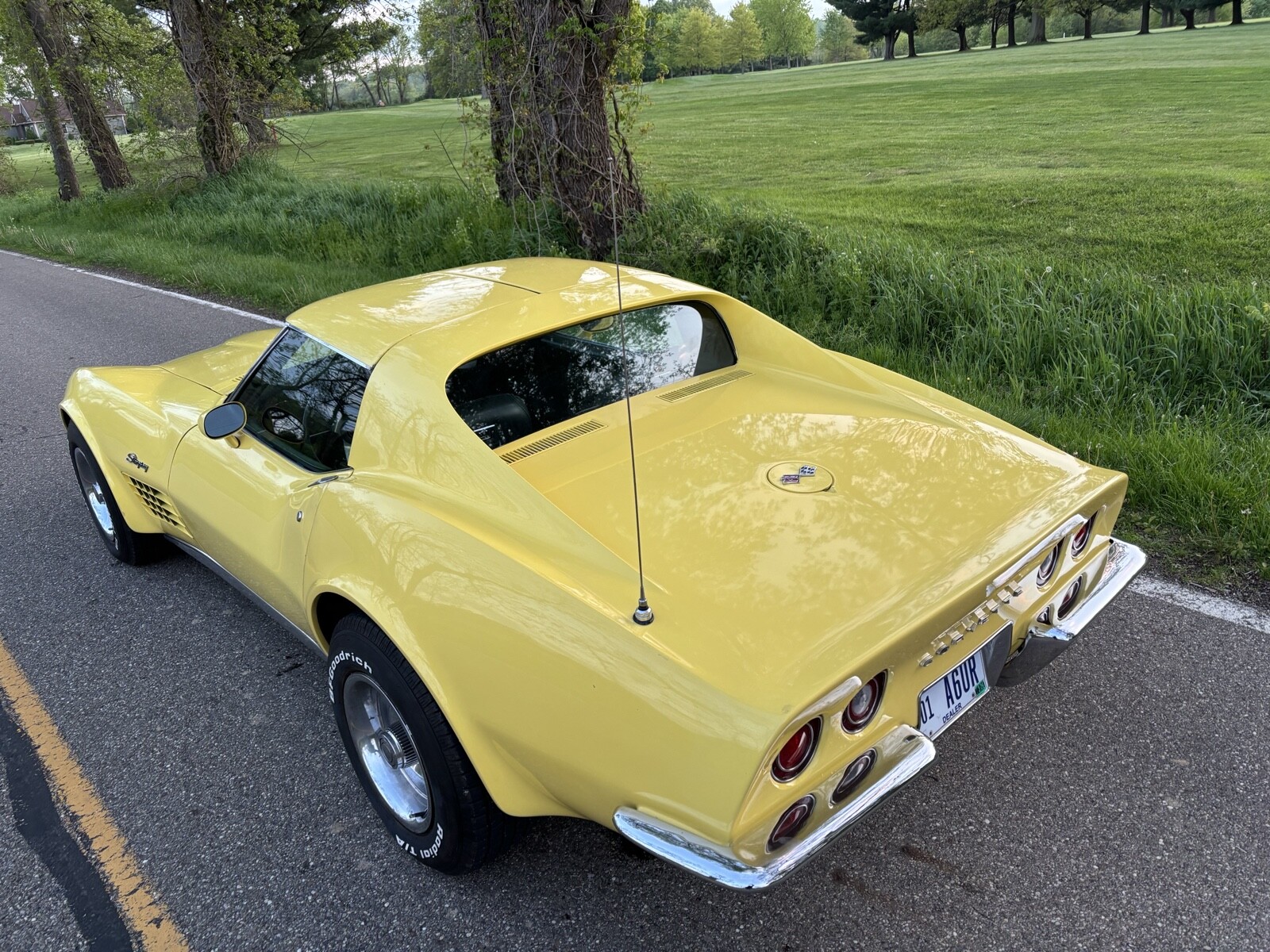 Chevrolet-Corvette-1970-Coupe-2