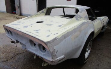 Chevrolet-Corvette-1972-T-TOP-COUPE-10