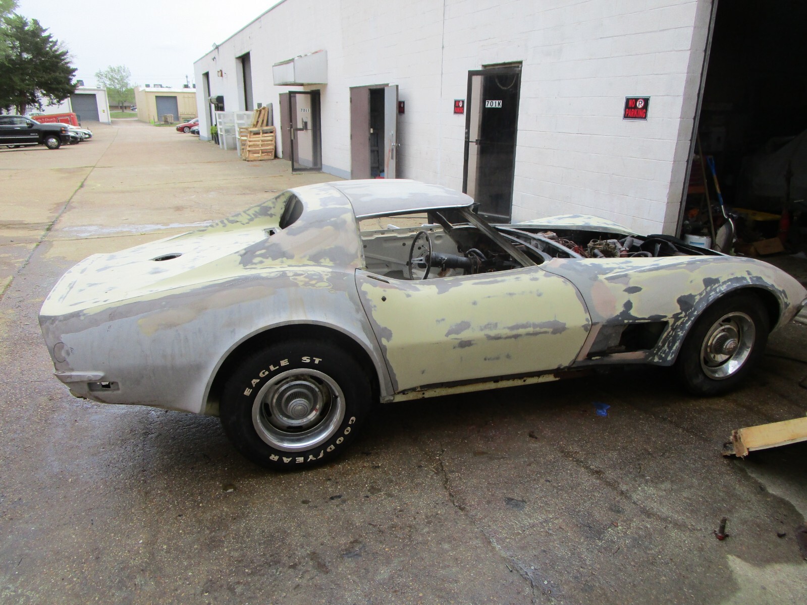Chevrolet-Corvette-1972-T-TOP-COUPE-12