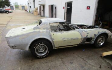 Chevrolet-Corvette-1972-T-TOP-COUPE-7