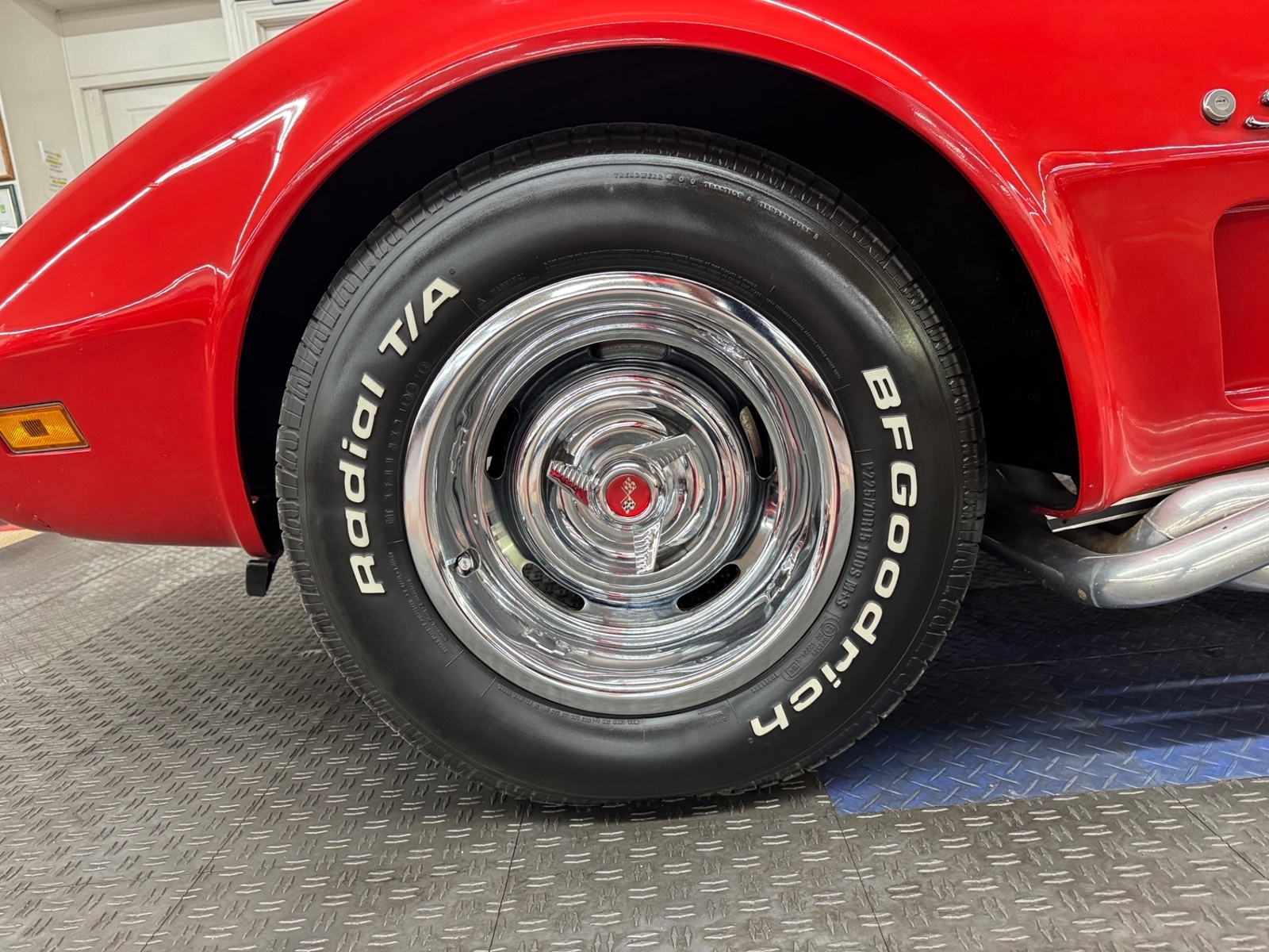 Chevrolet-Corvette-1974-26