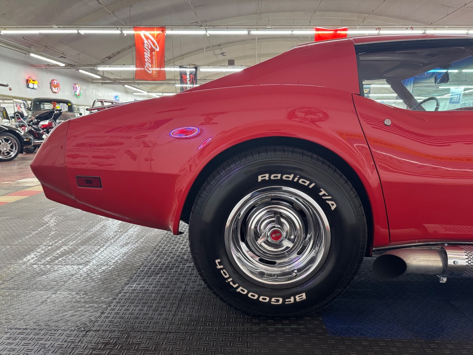 Chevrolet-Corvette-1974-28