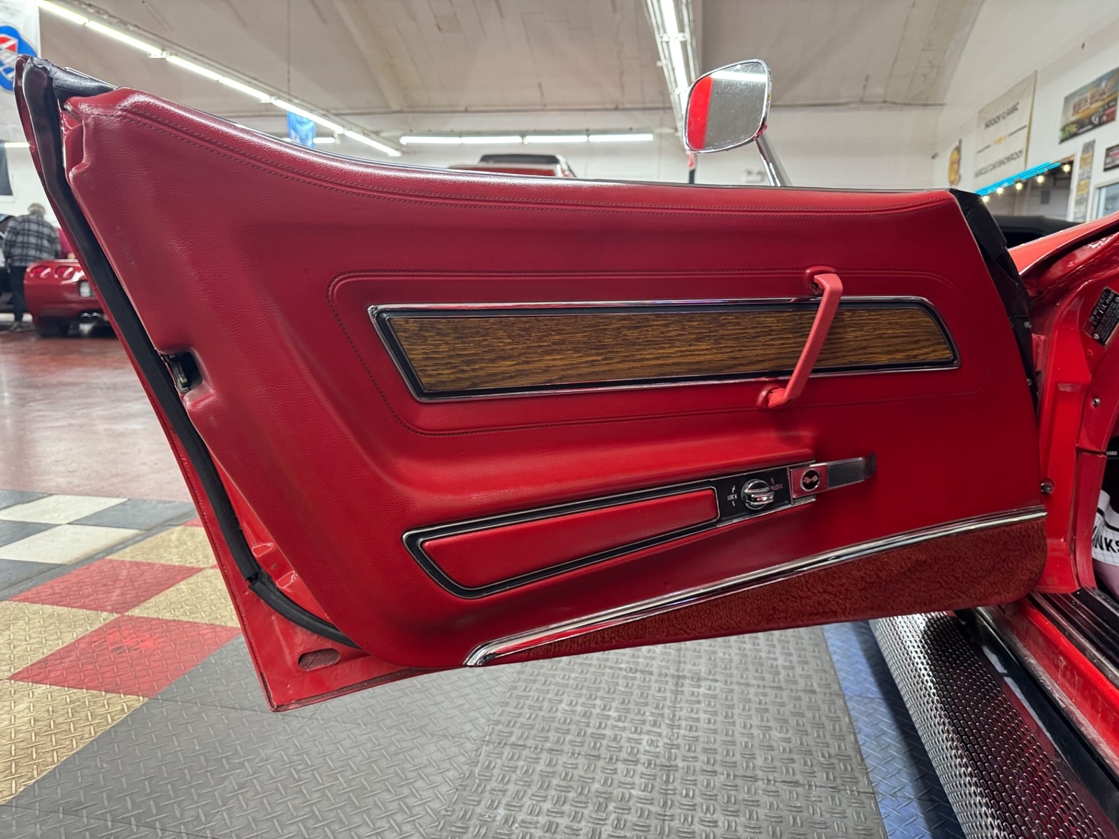 Chevrolet-Corvette-1974-36