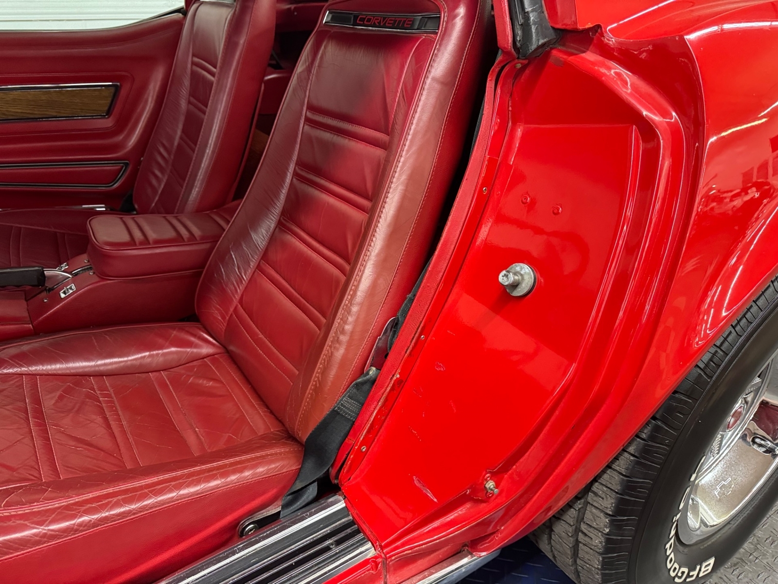 Chevrolet-Corvette-1974-38