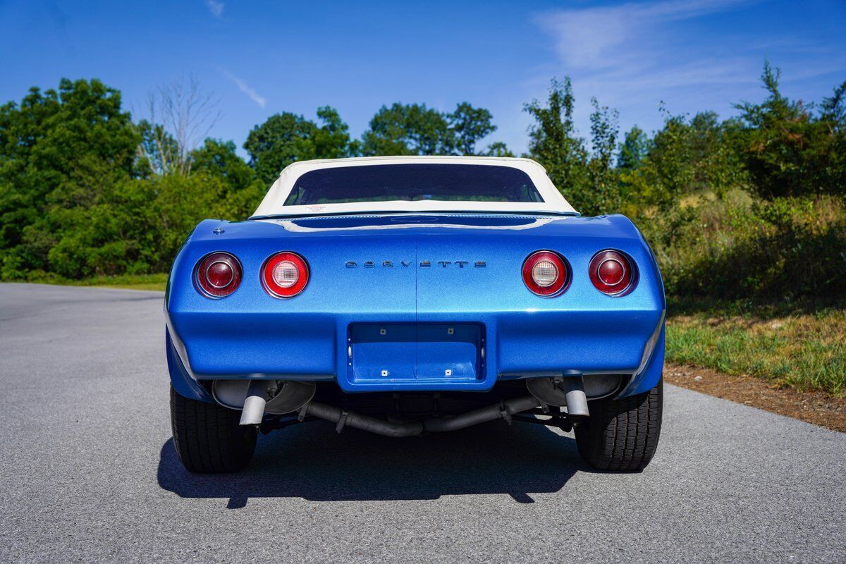 Chevrolet-Corvette-1974-Convertible-11