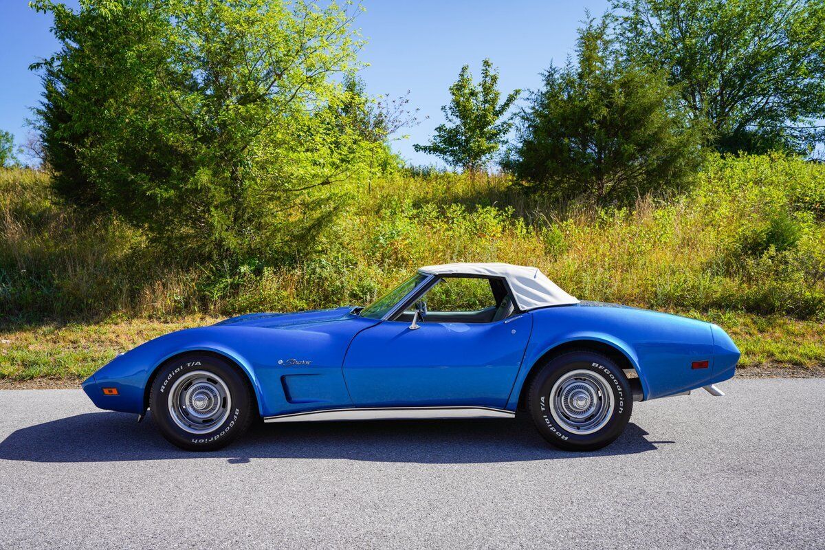 Chevrolet-Corvette-1974-Convertible-17