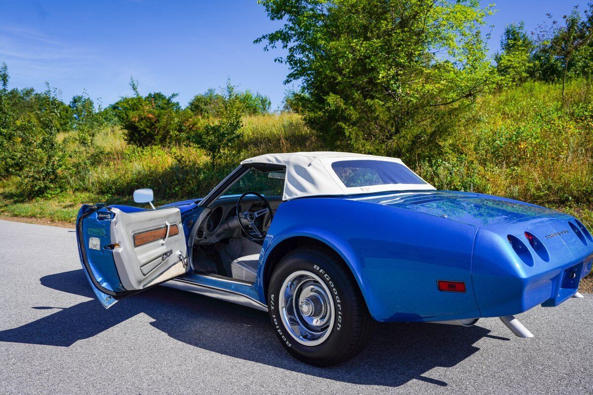 Chevrolet-Corvette-1974-Convertible-25