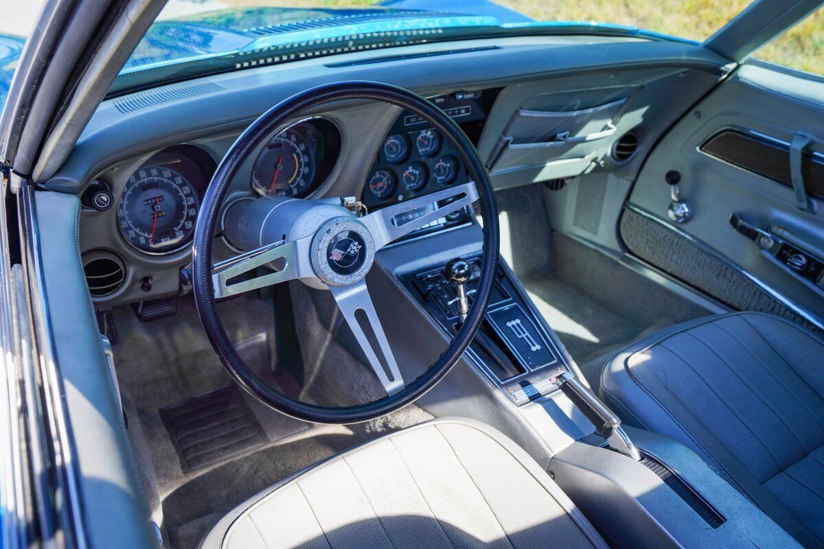 Chevrolet-Corvette-1974-Convertible-38