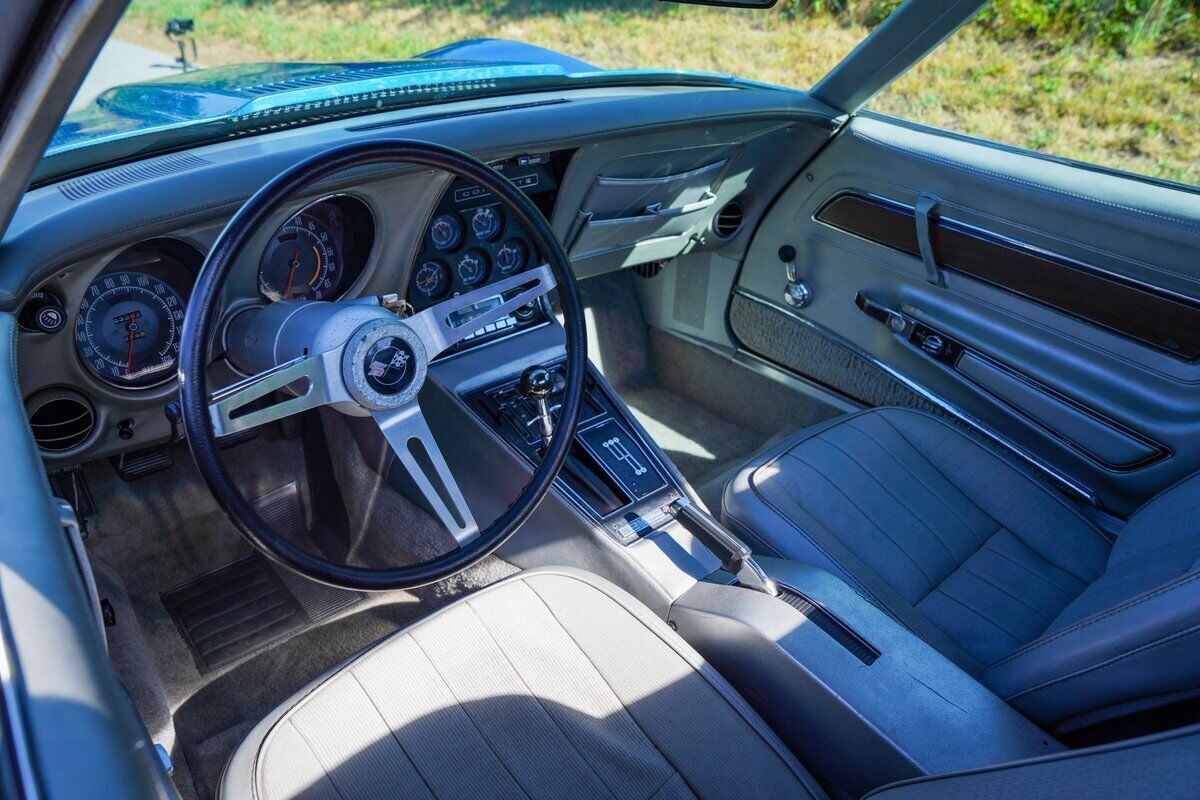 Chevrolet-Corvette-1974-Convertible-39