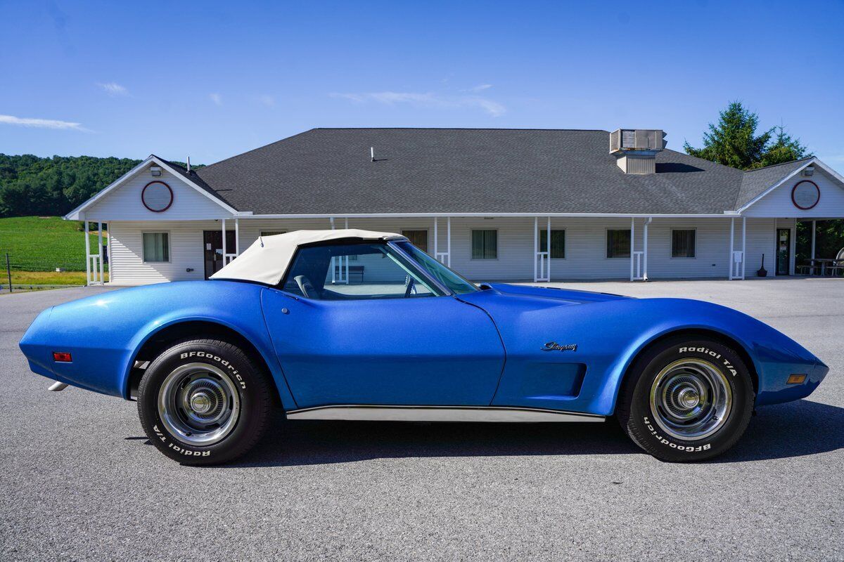 Chevrolet-Corvette-1974-Convertible-7