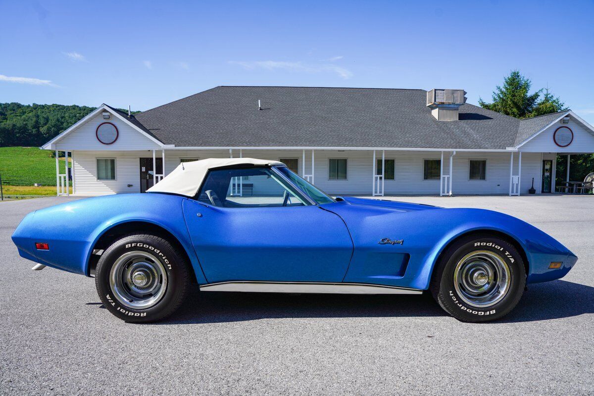 Chevrolet-Corvette-1974-Convertible-8