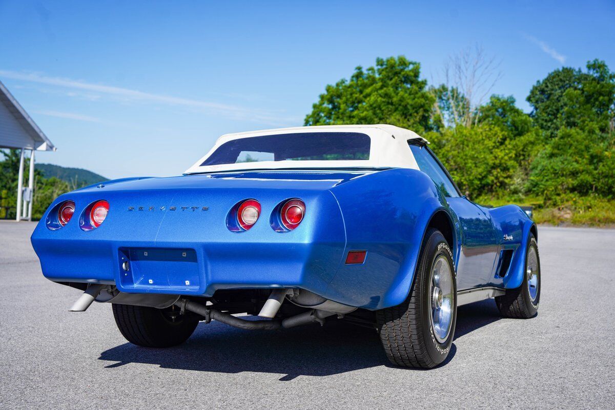 Chevrolet-Corvette-1974-Convertible-9