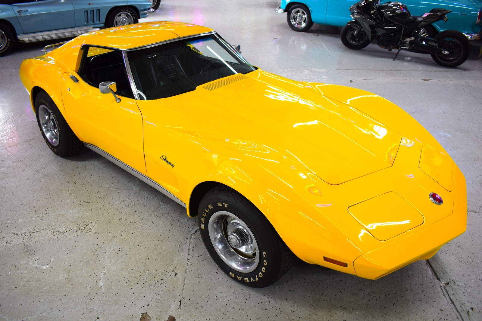 Chevrolet-Corvette-1974-Coupe-1
