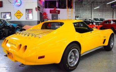 Chevrolet-Corvette-1974-Coupe-10