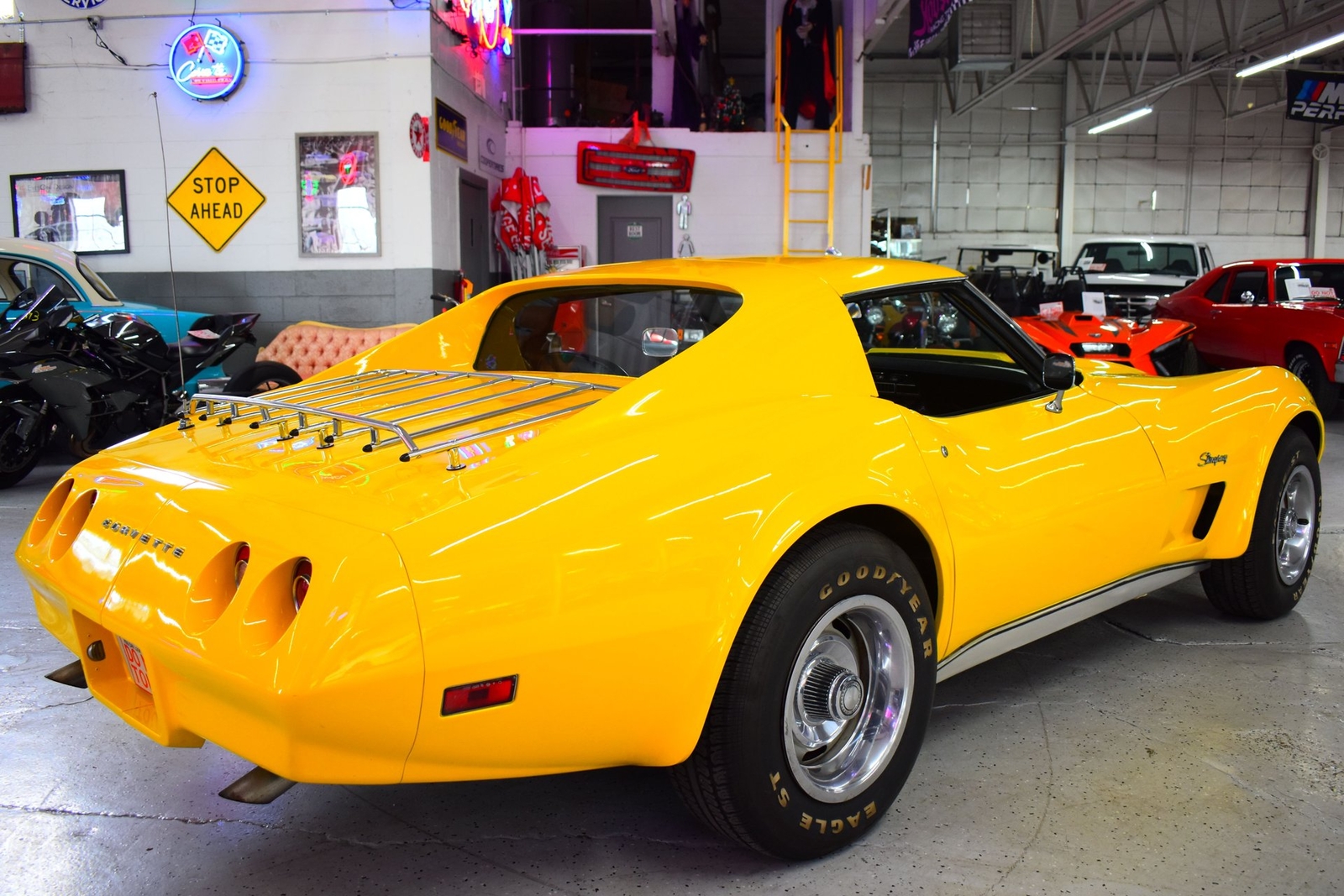 Chevrolet-Corvette-1974-Coupe-10