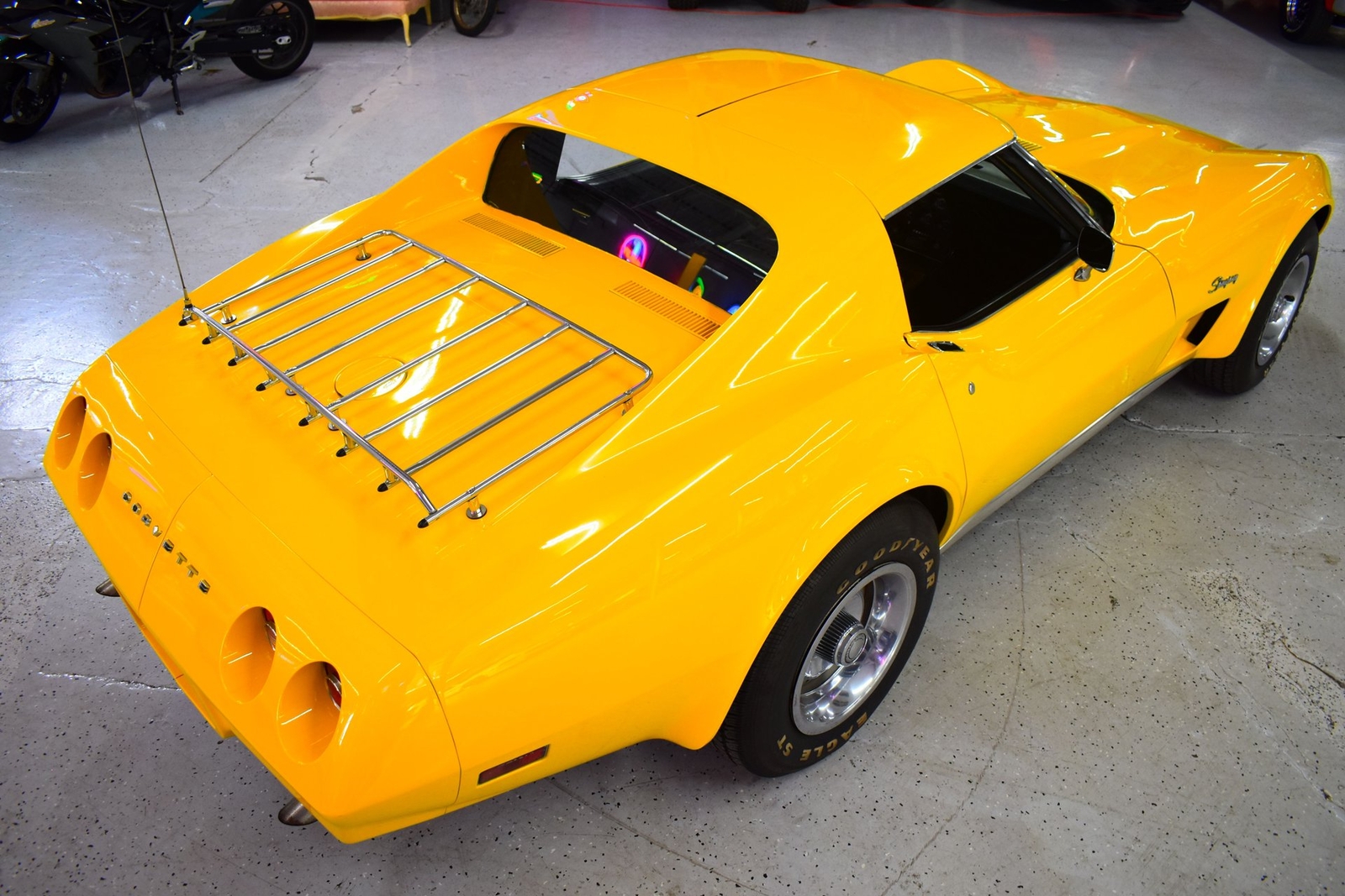 Chevrolet-Corvette-1974-Coupe-11