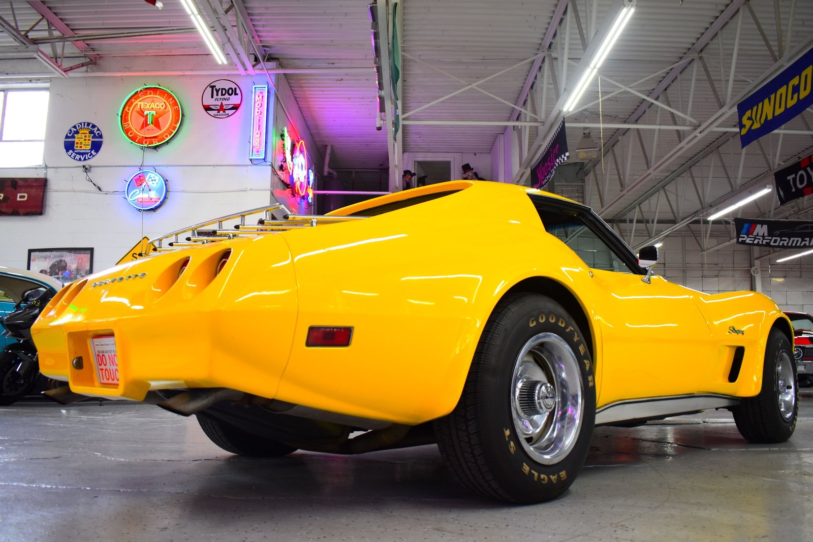 Chevrolet-Corvette-1974-Coupe-12