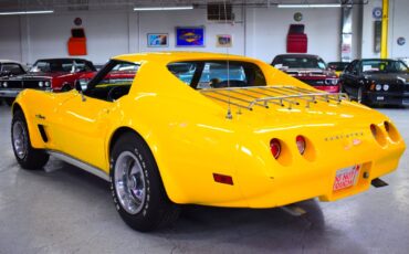 Chevrolet-Corvette-1974-Coupe-16
