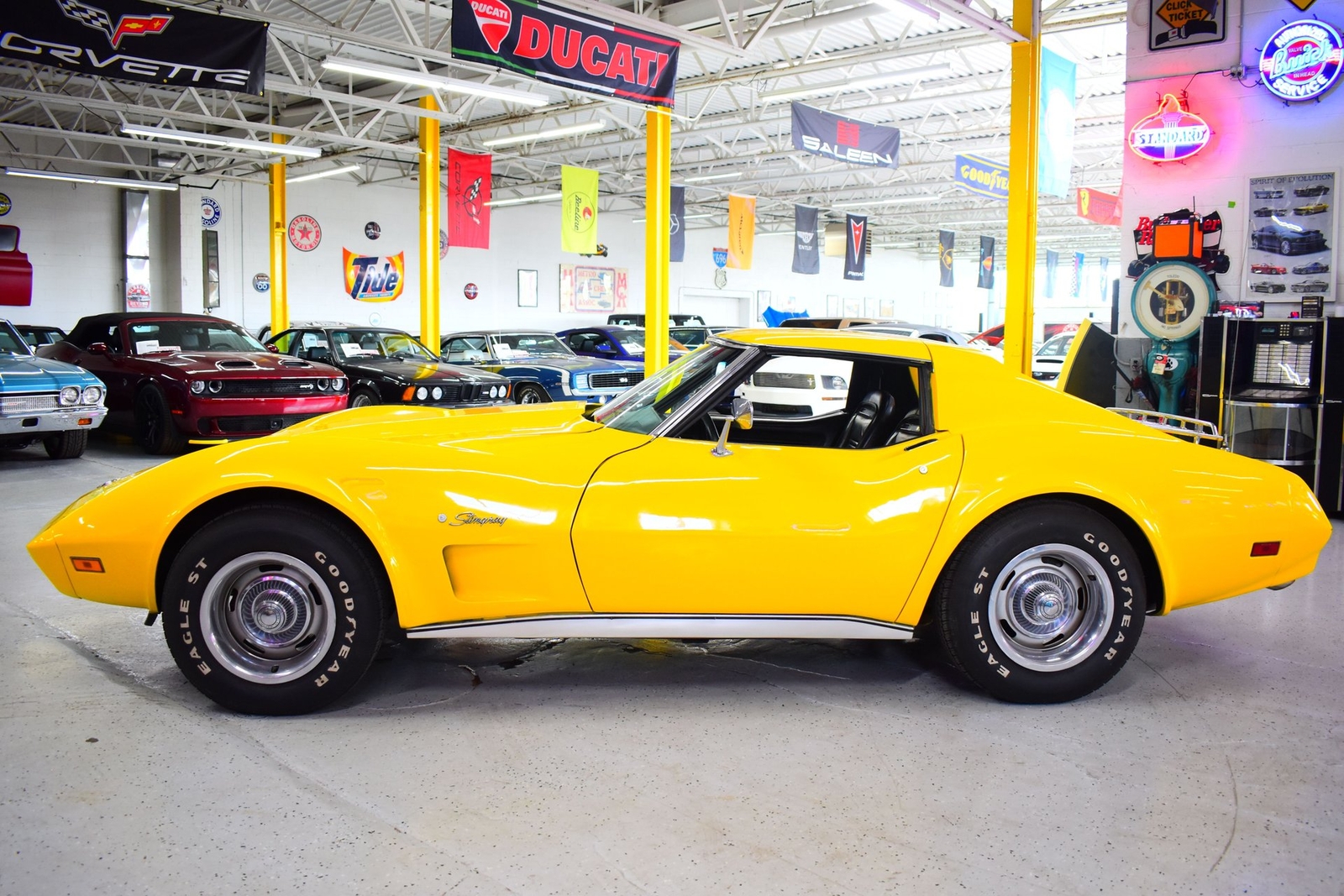 Chevrolet-Corvette-1974-Coupe-19