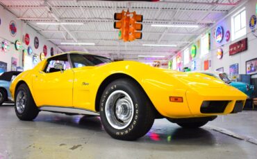 Chevrolet-Corvette-1974-Coupe-2