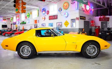 Chevrolet-Corvette-1974-Coupe-3