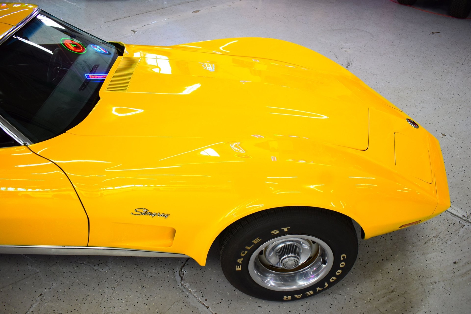 Chevrolet-Corvette-1974-Coupe-4