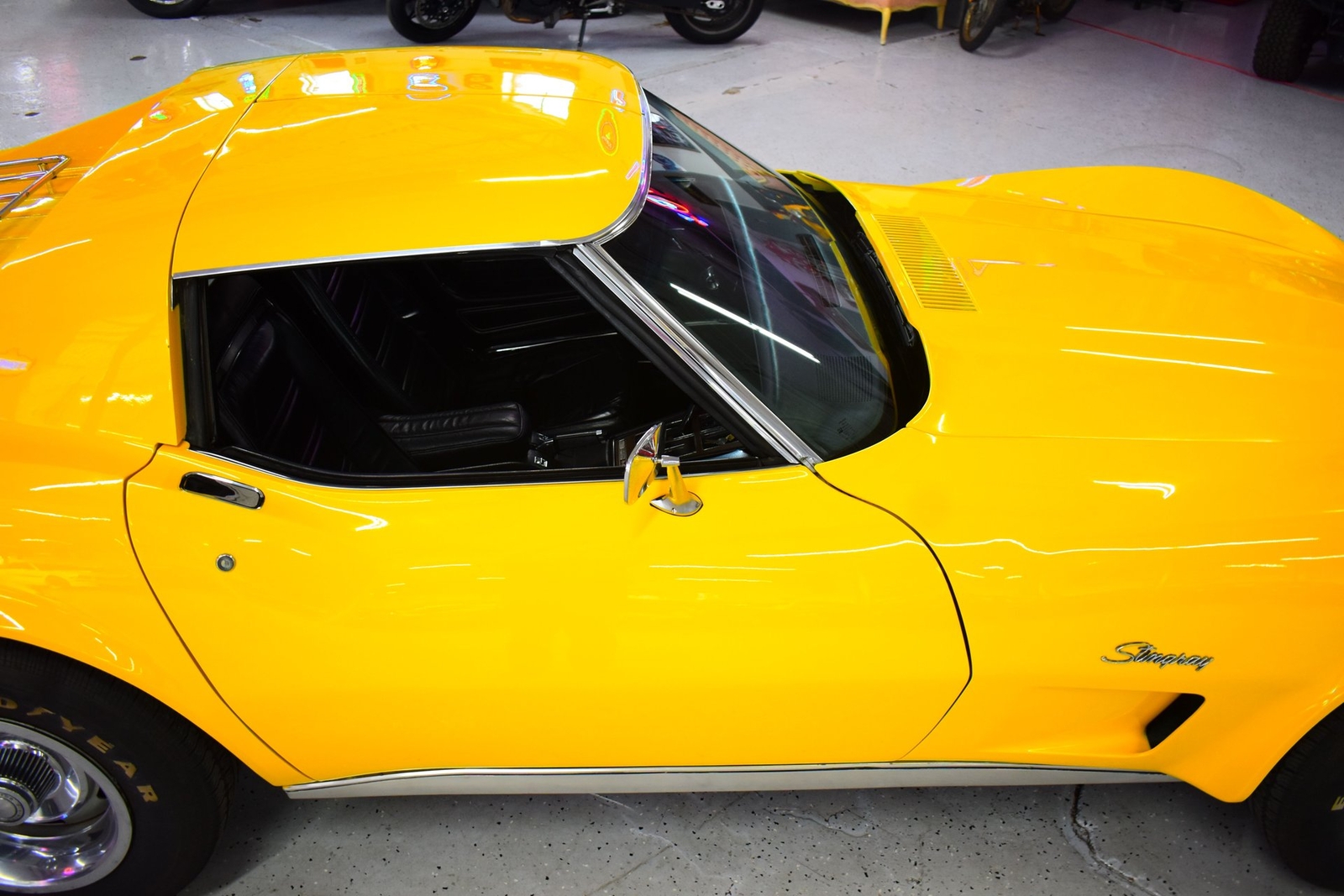 Chevrolet-Corvette-1974-Coupe-5