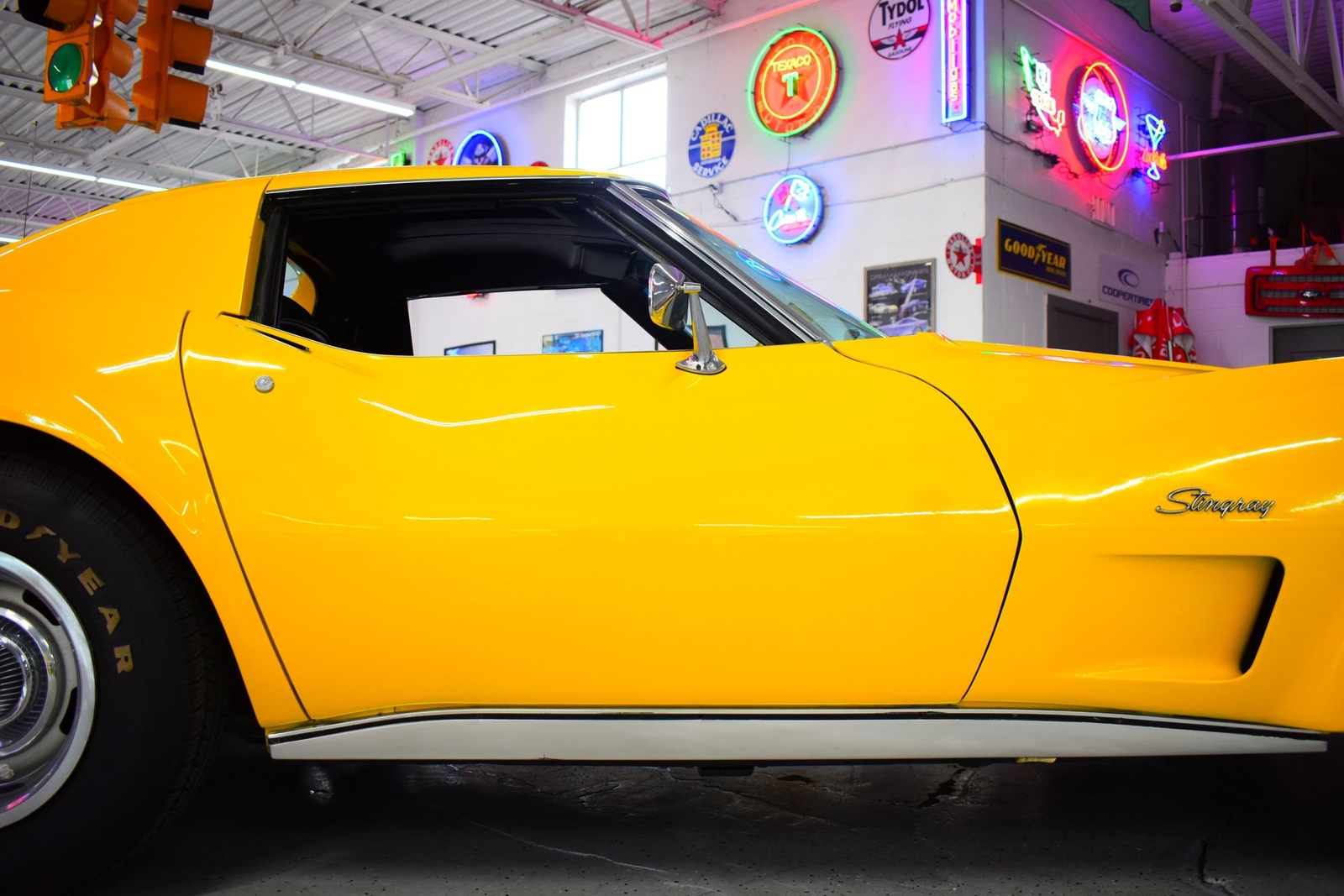 Chevrolet-Corvette-1974-Coupe-8