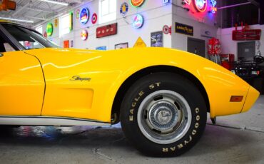 Chevrolet-Corvette-1974-Coupe-9