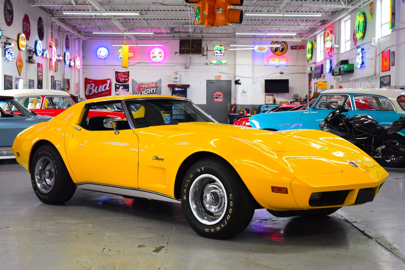 Chevrolet-Corvette-1974-Coupe