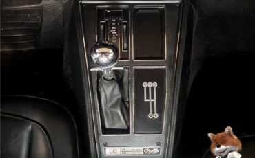 Chevrolet-Corvette-1975-Coupe-15