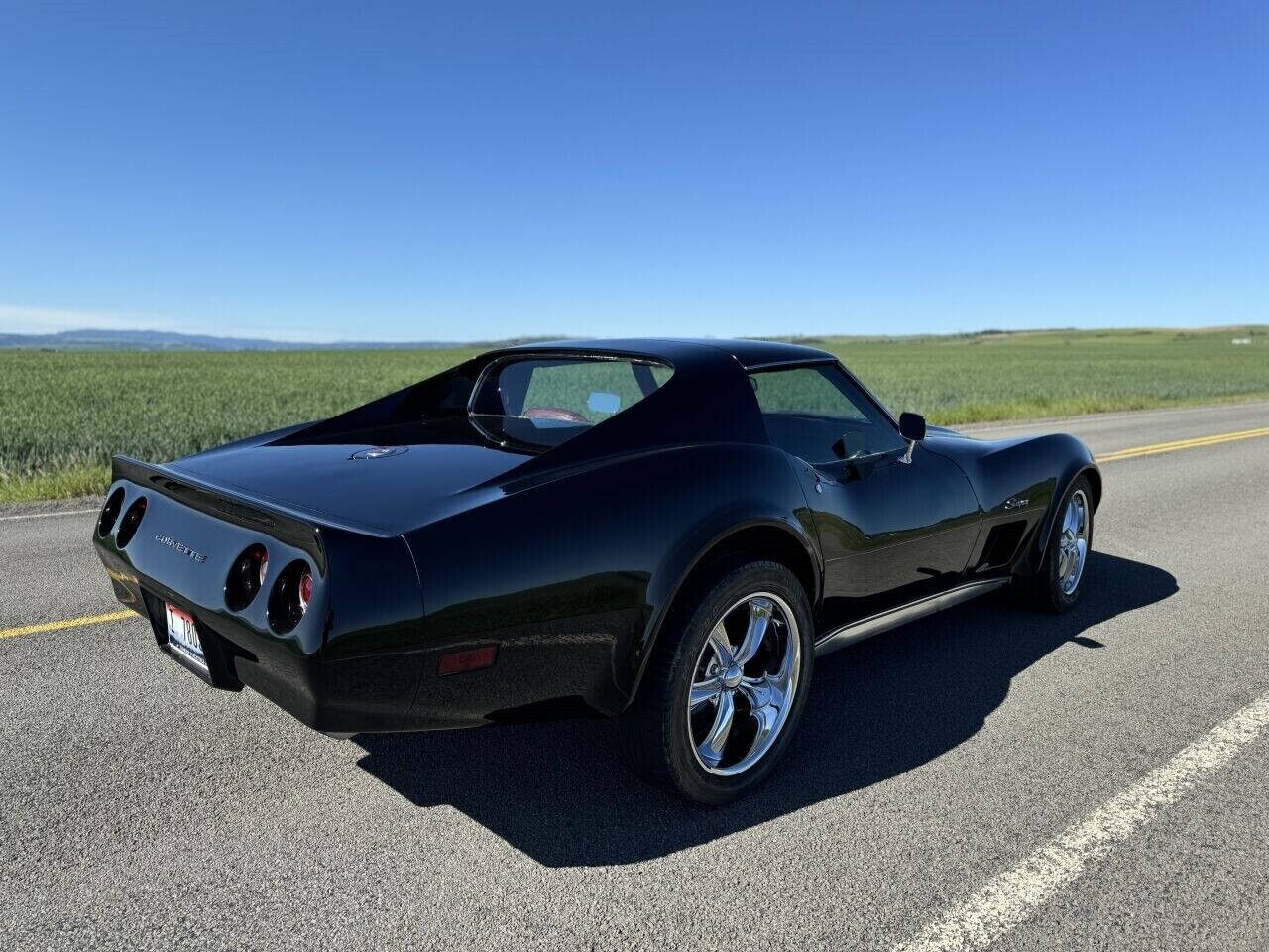 Chevrolet-Corvette-1976-Coupe-25
