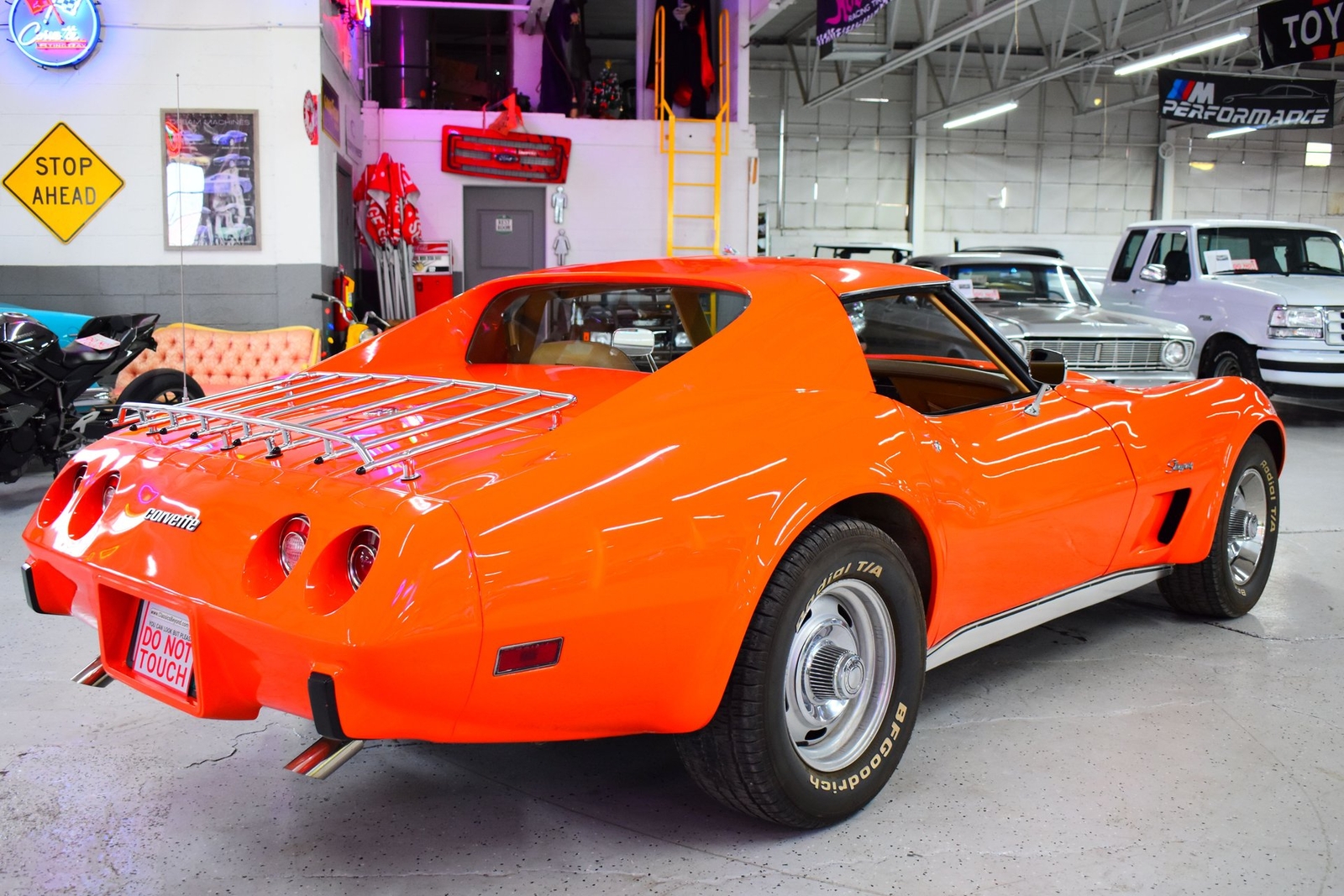 Chevrolet-Corvette-1976-Other-10